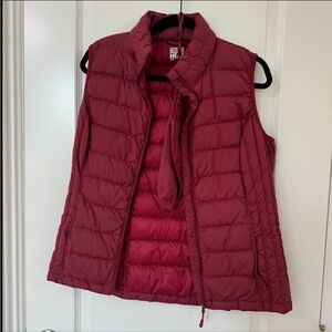 32 Degrees red packable puffer vest size Medium